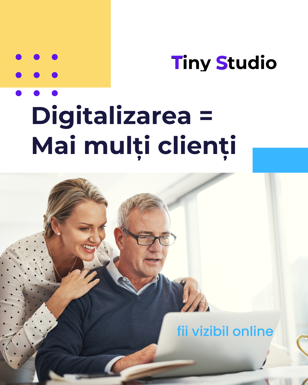 Doi antreprenori zâmbitori folosesc un laptop pentru a-și dezvolta afacerea prin digitalizare și marketing online cu ajutorul Tiny Studio.